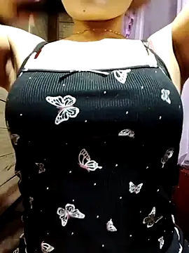 Snapshot of LucyyLy chatting on November 7, 2025, 11:30 pm LucyyLy online show from November 7, 2025, 11:30 pm