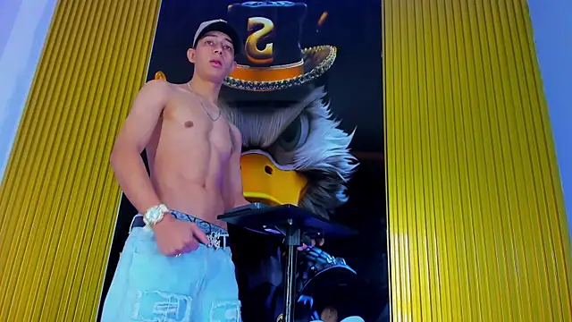 Dante Brown1  online show from November 12, 2025, 9:18 pm