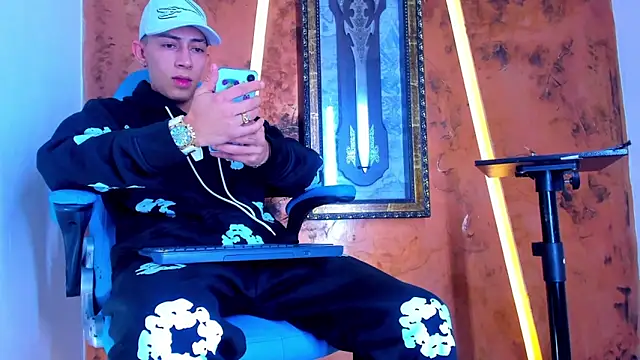 Dante Brown1  online show from December 16, 2025, 11:14 am