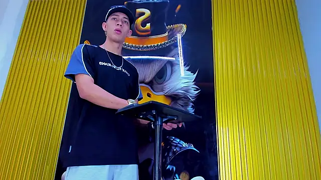 Dante Brown1  online show from November 19, 2025, 8:42 pm