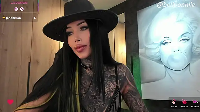 Snapshot of belllbonniie chatting on October 30, 2025, 6:49 pm belllbonniie online show from October 30, 2025, 6:49 pm