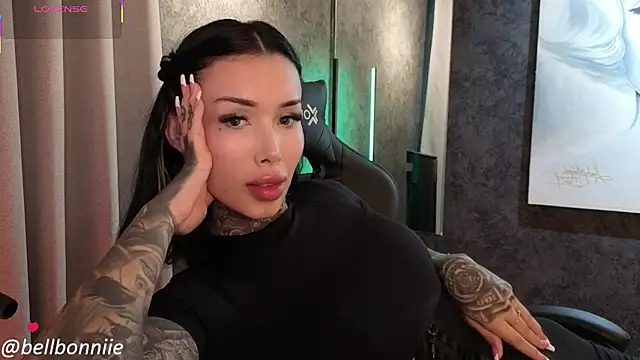Snapshot of belllbonniie chatting on November 6, 2025, 6:01 pm belllbonniie online show from November 6, 2025, 6:01 pm