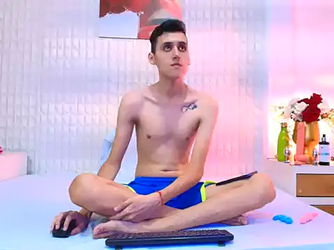 Snapshot of LuigiMarchetti chatting on November 4, 2025, 7:39 pm LuigiMarchetti online show from November 4, 2025, 7:39 pm