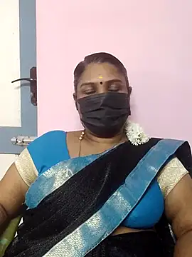 Snapshot of Tamil_Azhaghi25 chatting on October 28, 2025, 5:45 pm Tamil Azhaghi25 online show from October 28, 2025, 5:45 pm