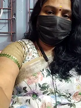 Snapshot of Tamil_Azhaghi25 chatting on December 19, 2025, 6:54 pm Tamil Azhaghi25 online show from December 19, 2025, 6:54 pm