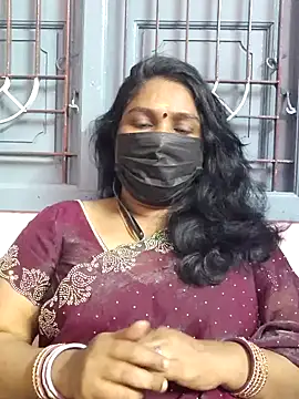 Snapshot of Tamil_Azhaghi25 chatting on December 4, 2025, 7:24 pm Tamil Azhaghi25 online show from December 4, 2025, 7:24 pm