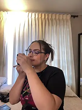 Tayler Kim online show from April 3, 2026, 6:25 pm