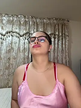 Snapshot of Tayler_Kim chatting on May 9, 2026, 6:55 pm Tayler Kim online show from May 9, 2026, 6:55 pm