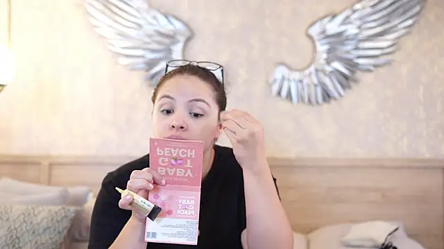 Tayler Kim online show from December 4, 2025, 4:39 pm