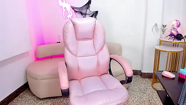 Snapshot of Miss_Francheska chatting on October 20, 2025, 11:44 am Miss Francheska online show from October 20, 2025, 11:44 am