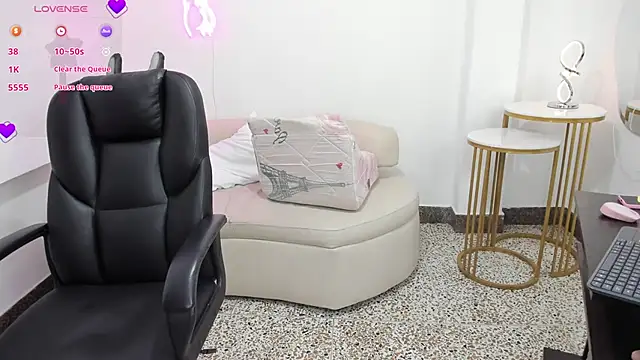 Snapshot of Miss_Francheska chatting on October 3, 2025, 11:34 am Miss Francheska online show from October 3, 2025, 11:34 am