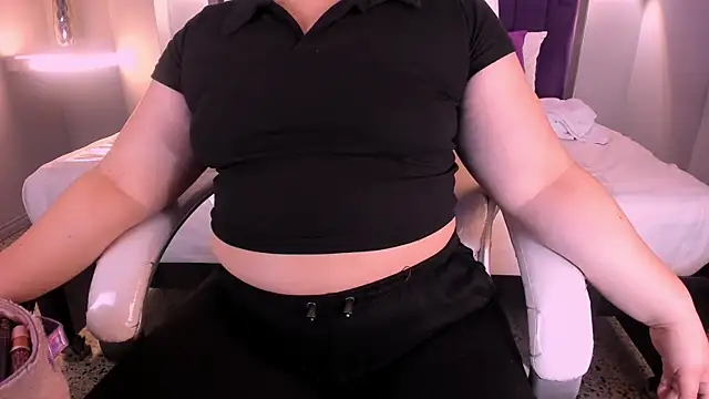 Snapshot of Miss_Francheska chatting on February 25, 2026, 12:05 pm Miss Francheska online show from February 25, 2026, 12:05 pm