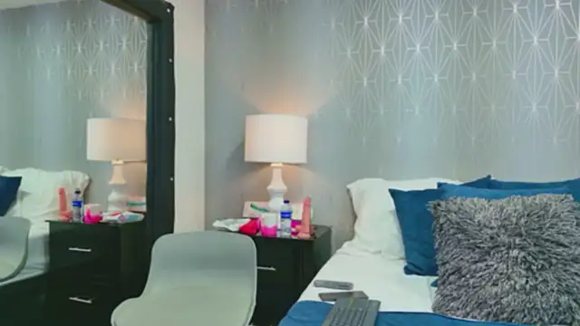 ZoeWilliis online show from April 7, 2026, 12:51 pm