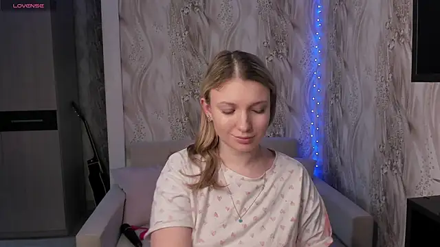 MilinaMorris online show from April 19, 2026, 5:30 am