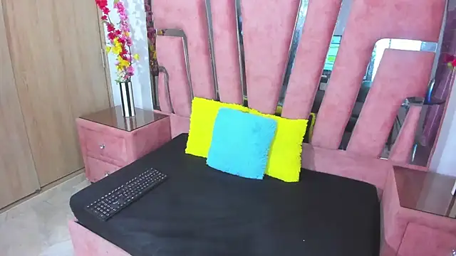 Snapshot of MaraKarly chatting on February 26, 2026, 11:27 pm MaraKarly online show from February 26, 2026, 11:27 pm