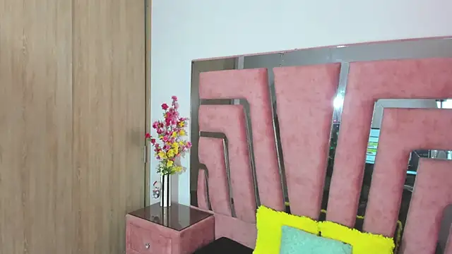 MaraKarly online show from October 25, 2025, 1:45 pm