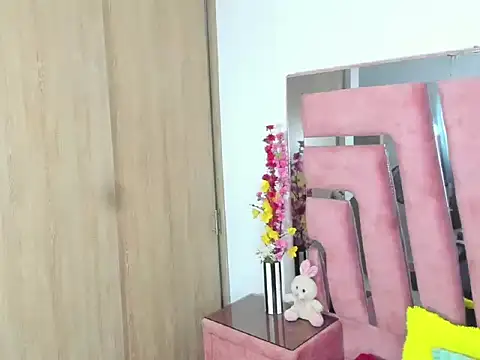 MaraKarly online show from November 18, 2025, 7:17 pm