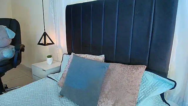 IvyBelle  online show from December 18, 2025, 12:53 pm