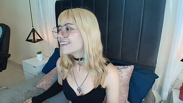 Snapshot of IvyBelle_ chatting on November 12, 2025, 11:36 am IvyBelle online show from November 12, 2025, 11:36 am