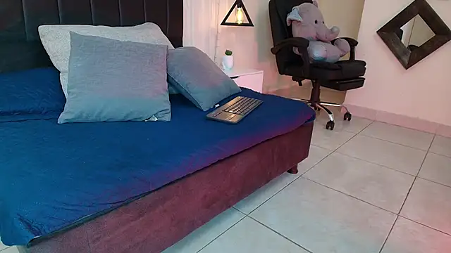 Snapshot of IvyBelle_ chatting on September 23, 2025, 11:50 am IvyBelle online show from September 23, 2025, 11:50 am