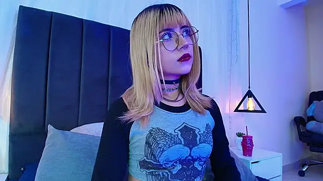 Snapshot of IvyBelle_ chatting on September 15, 2025, 11:43 am IvyBelle online show from September 15, 2025, 11:43 am