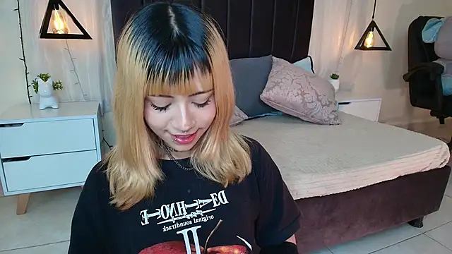 Snapshot of IvyBelle_ chatting on October 6, 2025, 11:44 am IvyBelle online show from October 6, 2025, 11:44 am