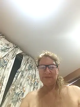 Snapshot of MaryLunne chatting on March 15, 2026, 12:50 am MaryLunne online show from March 15, 2026, 12:50 am