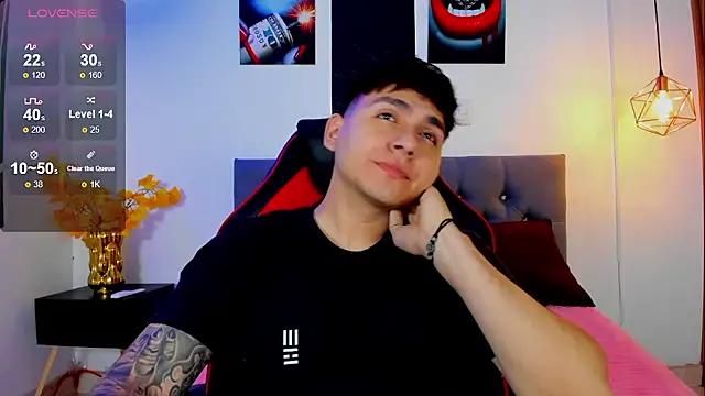 Snapshot of Nicolas_James_Sc chatting on November 19, 2025, 2:06 pm Nicolas James Sc online show from November 19, 2025, 2:06 pm