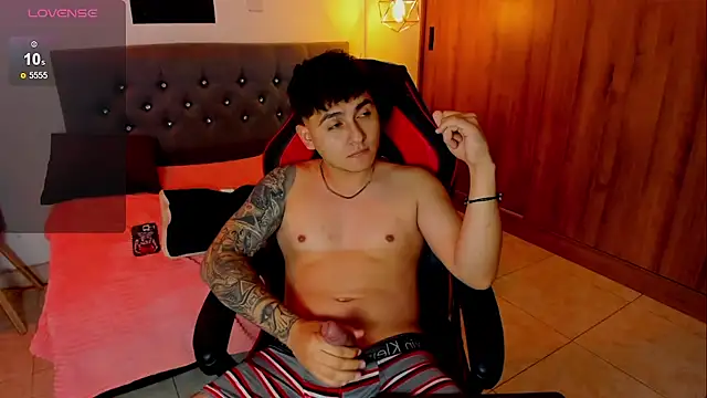 Snapshot of Nicolas_James_Sc chatting on December 3, 2025, 1:43 pm Nicolas James Sc online show from December 3, 2025, 1:43 pm