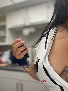 latina curvy22 online show from May 9, 2026, 9:51 pm