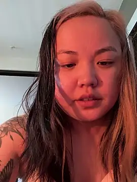 Snapshot of violet_lin chatting on April 16, 2026, 6:52 pm violet lin online show from April 16, 2026, 6:52 pm