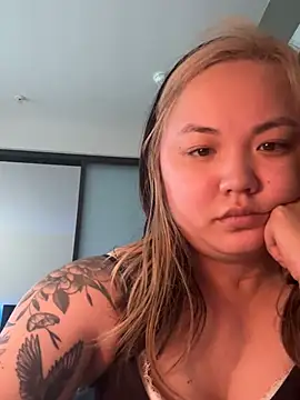 Snapshot of violet_lin chatting on April 13, 2026, 5:39 pm violet lin online show from April 13, 2026, 5:39 pm