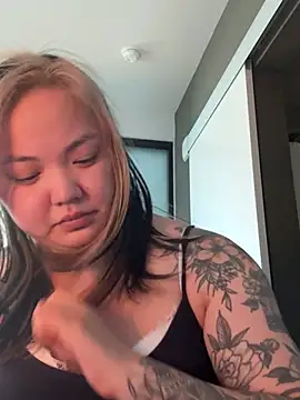 Snapshot of violet_lin chatting on April 12, 2026, 7:28 pm violet lin online show from April 12, 2026, 7:28 pm