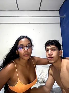 Andres-Andrea1922 online show from September 19, 2025, 8:40 am