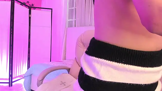 Snapshot of zoerouse_ chatting on October 23, 2025, 8:18 pm zoerouse online show from October 23, 2025, 8:18 pm