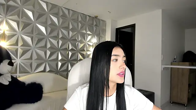 Snapshot of zoerouse_ chatting on December 15, 2025, 8:25 pm zoerouse online show from December 15, 2025, 8:25 pm