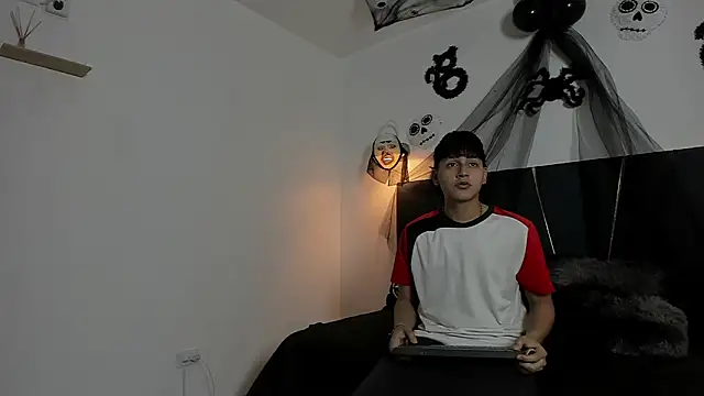 zeusapollofuck online show from October 15, 2025, 8:39 pm