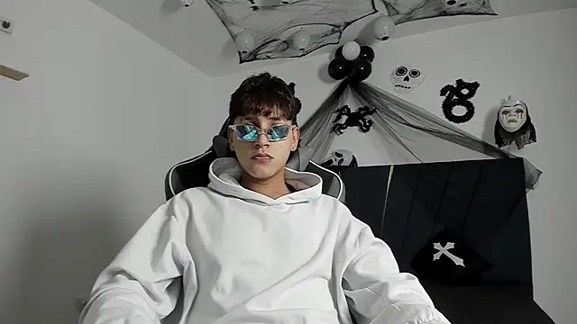 zeusapollofuck online show from October 16, 2025, 10:18 pm