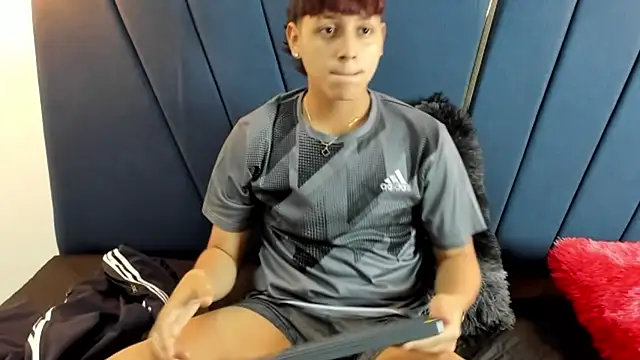 zeusapollofuck online show from September 12, 2025, 10:09 pm