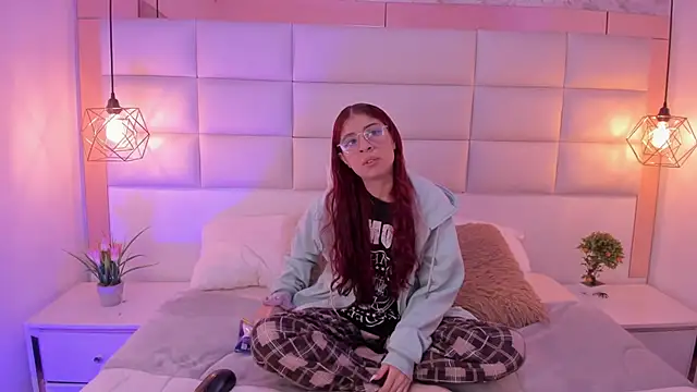 Snapshot of Gaby_louse chatting on December 4, 2025, 7:35 pm Gaby louse online show from December 4, 2025, 7:35 pm