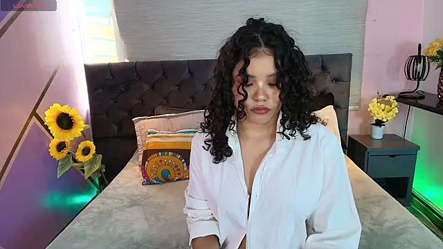 Annie Lii online show from November 11, 2025, 12:44 pm