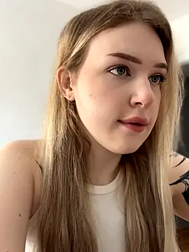 Snapshot of elliss_ chatting on October 2, 2025, 6:39 am elliss  online show from October 2, 2025, 6:39 am