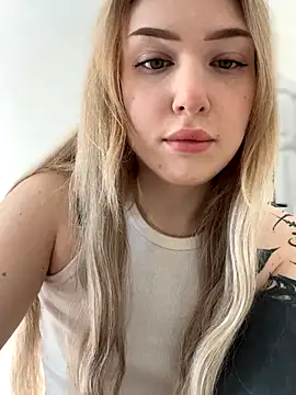 Snapshot of elliss_ chatting on September 30, 2025, 7:14 am elliss  online show from September 30, 2025, 7:14 am