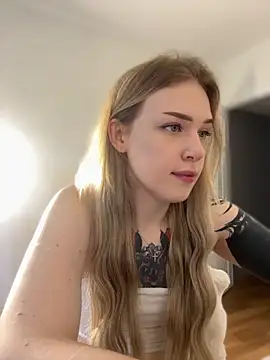 Snapshot of elliss_ chatting on September 9, 2025, 5:50 am elliss  online show from September 9, 2025, 5:50 am