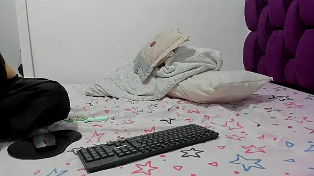 Snapshot of berenicelV chatting on November 29, 2025, 4:40 pm berenicelV online show from November 29, 2025, 4:40 pm