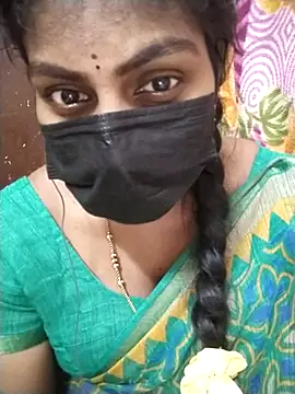 Snapshot of Nithiila chatting on November 7, 2025, 6:18 am Nithiila online show from November 7, 2025, 6:18 am