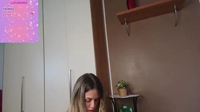 Snapshot of ScarletVerdi chatting on November 19, 2025, 8:47 am ScarletVerdi online show from November 19, 2025, 8:47 am