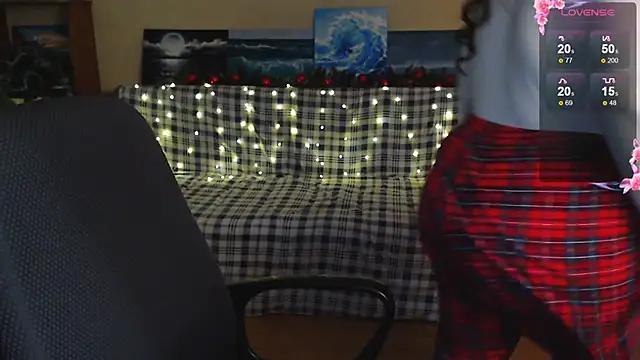 Snapshot of EmillyBones chatting on December 15, 2025, 2:23 pm EmillyBones online show from December 15, 2025, 2:23 pm