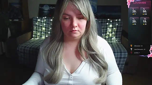 Snapshot of EmillyBones chatting on December 14, 2025, 11:21 pm EmillyBones online show from December 14, 2025, 11:21 pm