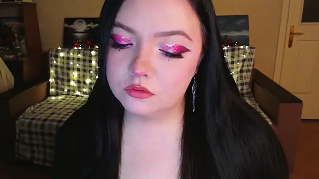 Snapshot of EmillyBones chatting on December 3, 2025, 5:34 pm EmillyBones online show from December 3, 2025, 5:34 pm